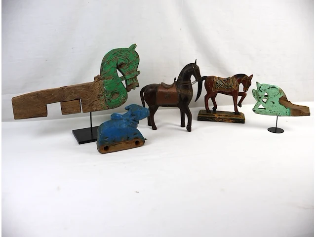 Houten beeld paard (x5) - afbeelding 1 van  3