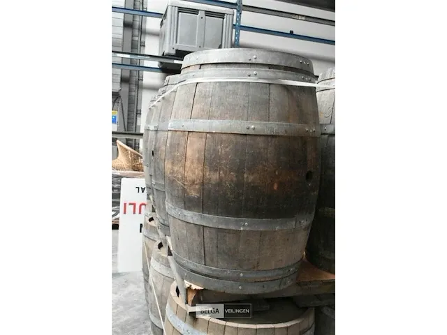 Houten bierton dm.55cm hoogte 95cm met houten blad dm. 145cm (biertafel) - afbeelding 2 van  4