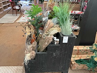 Houten bloembak met decoratie gedroogde bloemen. - afbeelding 3 van  3