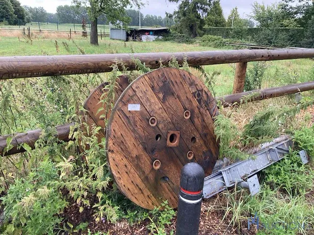 Houten bobijn - afbeelding 1 van  1