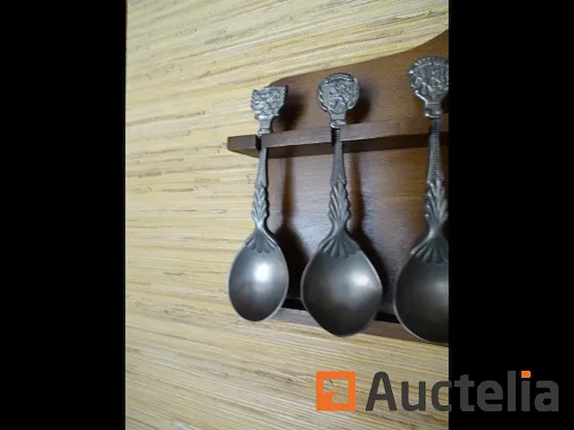 Houten boog met lepels - afbeelding 1 van  10