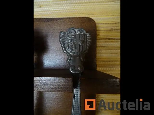 Houten boog met lepels - afbeelding 10 van  10