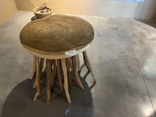 Houten boomstamtafel - afbeelding 1 van  3
