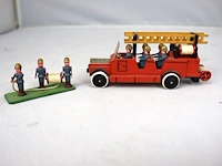 Houten brandweerwagentje 36982 - afbeelding 1 van  4