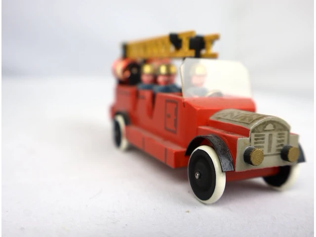 Houten brandweerwagentje 36982 - afbeelding 3 van  4