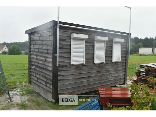 Houten buiten unit (inkomcontainer, drankenbonunit) 3 vensters 1 deur, met inrichting 275x10x220 - afbeelding 1 van  23