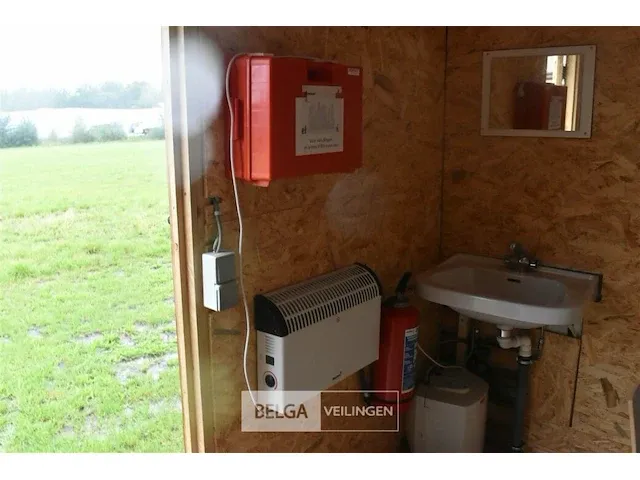 Houten buiten unit (inkomcontainer, drankenbonunit) 3 vensters 1 deur, met inrichting 275x10x220 - afbeelding 13 van  23