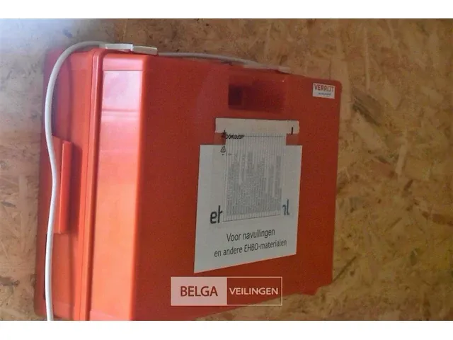 Houten buiten unit (inkomcontainer, drankenbonunit) 3 vensters 1 deur, met inrichting 275x10x220 - afbeelding 22 van  23