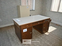 Houten bureau + ladenkast - afbeelding 1 van  7