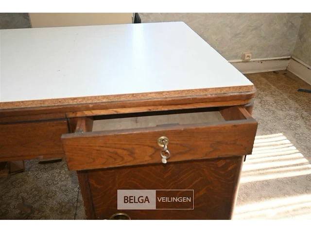 Houten bureau + ladenkast - afbeelding 4 van  7