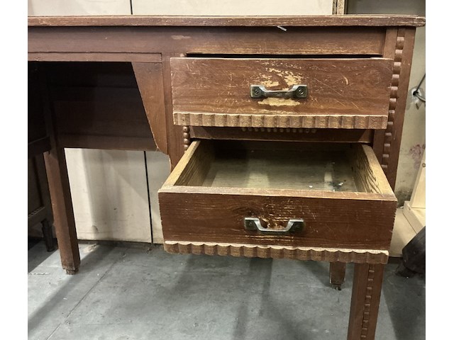 Houten bureau met 2 schuiven - afbeelding 3 van  3