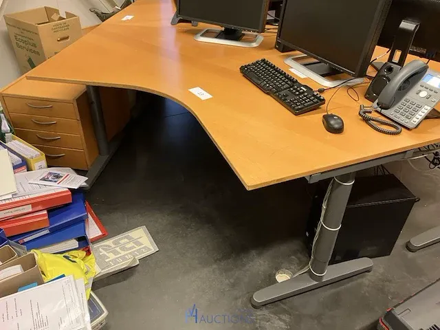 Houten bureau met ladenblok - afbeelding 1 van  3