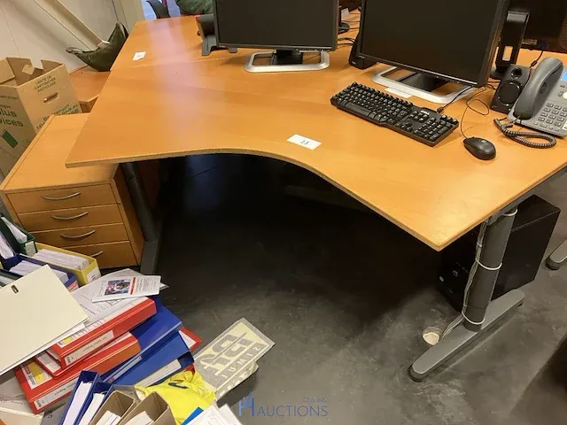Houten bureau met ladenblok - afbeelding 2 van  3