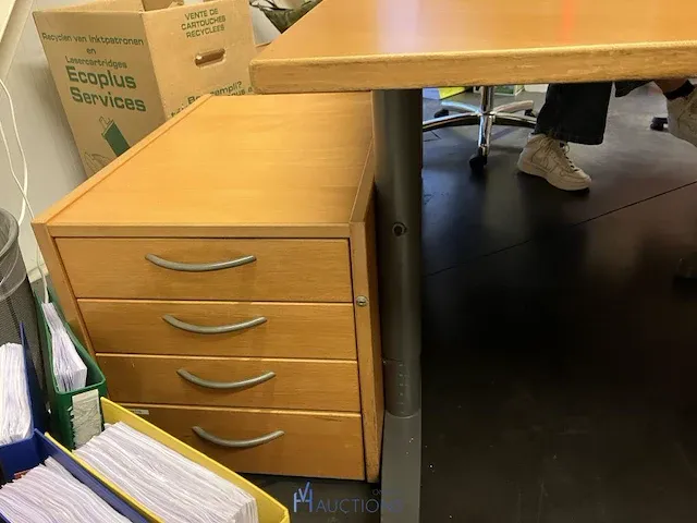 Houten bureau met ladenblok - afbeelding 3 van  3
