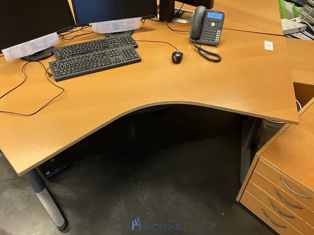 Houten bureau met ladenblok - afbeelding 2 van  3