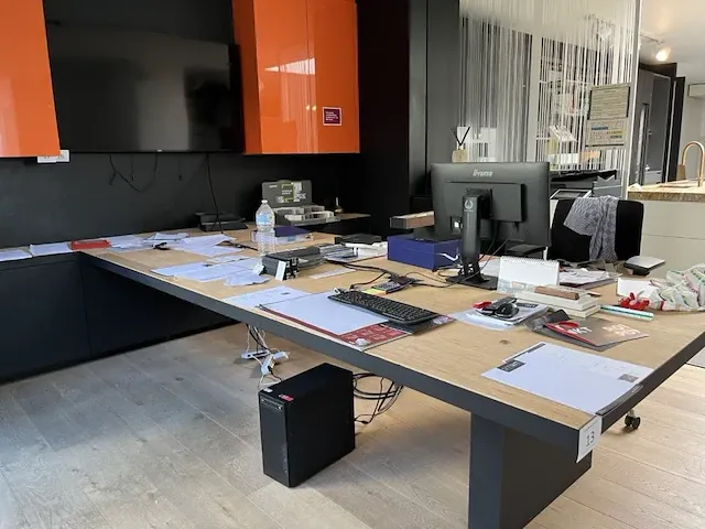 Houten bureau tafel - afbeelding 1 van  7