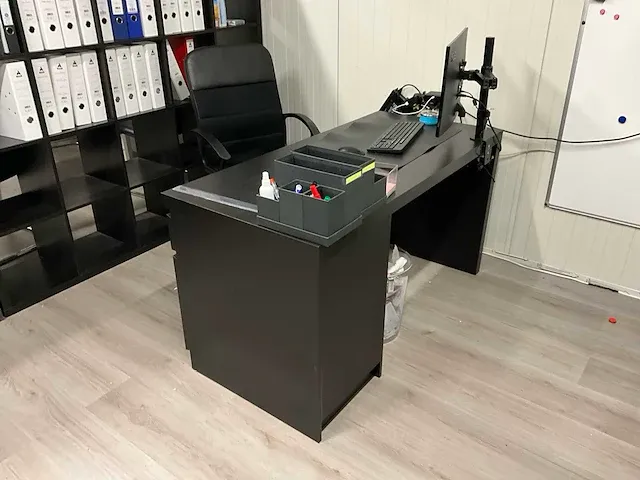 Houten bureauopstelling - afbeelding 1 van  9