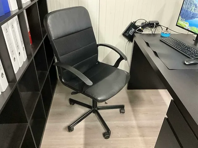 Houten bureauopstelling - afbeelding 9 van  9