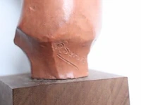 Houten buste van jongen getekend p.sersto, h 29 - afbeelding 3 van  3