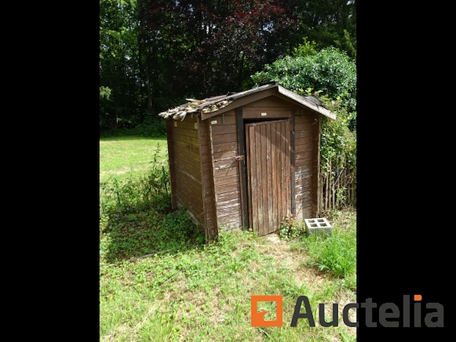 Houten chalet met zijn inhoud - afbeelding 2 van  8