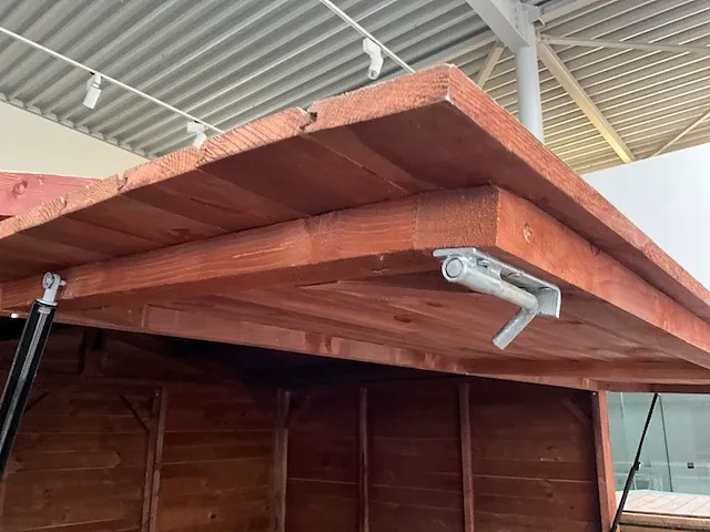 Houten chalet (metalen onderstel) - afbeelding 6 van  23