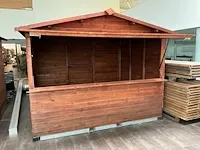 Houten chalet (metalen onderstel)