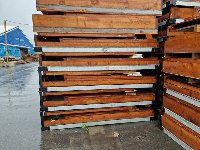 Houten chalet (metalen onderstel) - afbeelding 12 van  23
