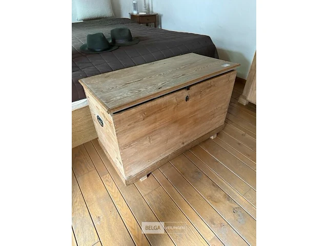 Houten dekenkoffer - afbeelding 1 van  2