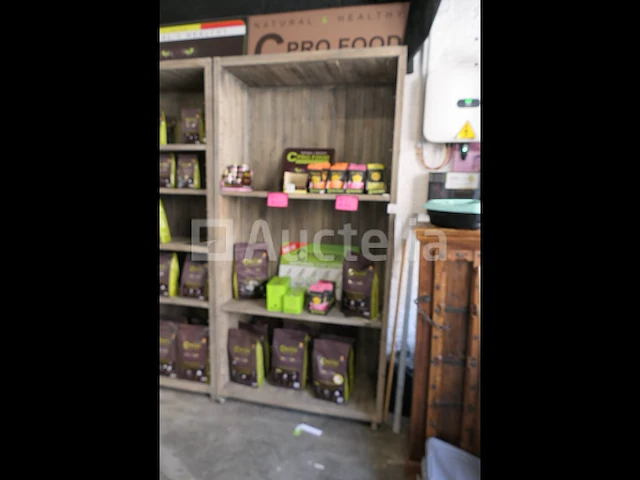 Houten displayplank op wielen - afbeelding 1 van  6