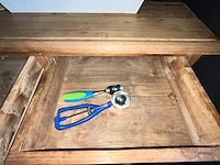 Houten dressiorkast met inhoud - afbeelding 2 van  13