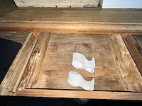 Houten dressiorkast met inhoud - afbeelding 3 van  13