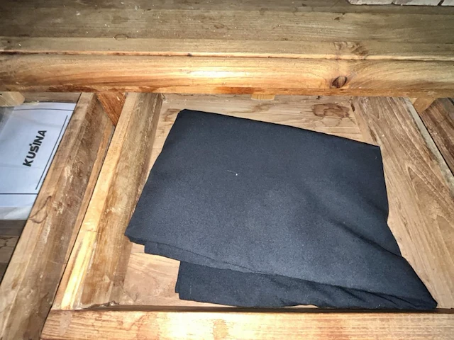 Houten dressiorkast met inhoud - afbeelding 4 van  13
