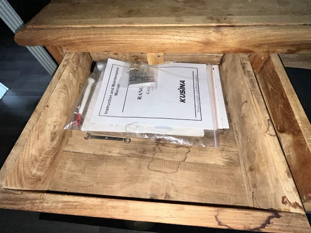 Houten dressiorkast met inhoud - afbeelding 5 van  13