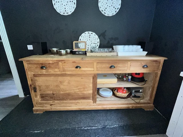 Houten dressiorkast met inhoud - afbeelding 6 van  13