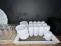 Houten dressiorkast met inhoud - afbeelding 7 van  13