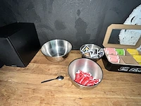 Houten dressiorkast met inhoud - afbeelding 10 van  13