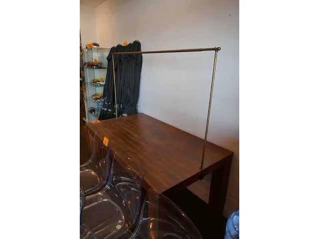 Houten eetkamer tafel - afbeelding 2 van  4