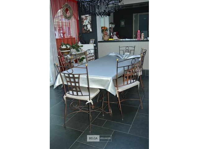 Houten eettafel met ijzeren onderstel ±2,5m met 6 stoelen - afbeelding 1 van  5