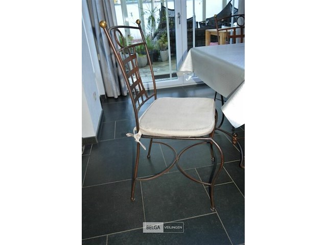 Houten eettafel met ijzeren onderstel ±2,5m met 6 stoelen - afbeelding 3 van  5