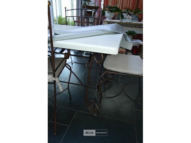 Houten eettafel met ijzeren onderstel ±2,5m met 6 stoelen - afbeelding 4 van  5