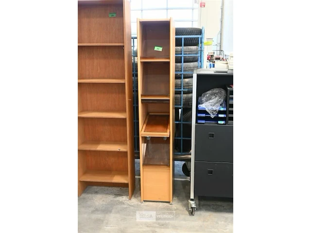 Houten folderkast - afbeelding 1 van  3
