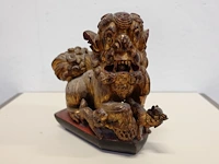 Houten gesculpteerde chinese tempelleeuw "foo dog" - afbeelding 1 van  6