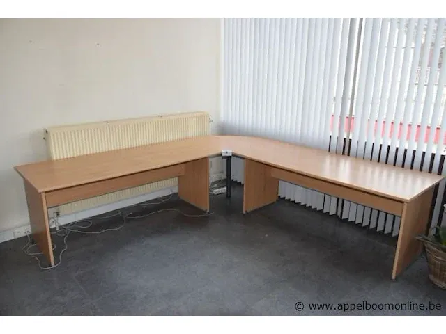 Houten hoekbureau - afbeelding 1 van  1