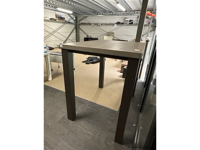 Houten hoge aperotafel met 4 metalen poten - afbeelding 2 van  10