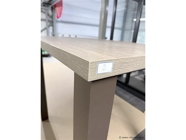 Houten hoge aperotafel met 4 metalen poten - afbeelding 8 van  10