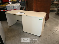 Houten kantoormeubel - afbeelding 1 van  4