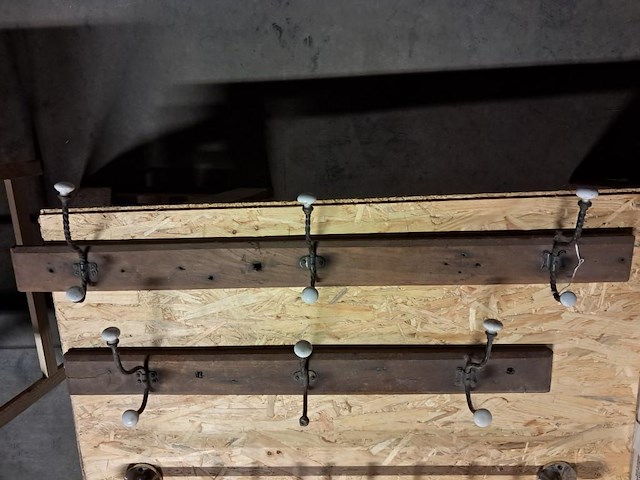 Houten kapstok met porselein 2 stuks - afbeelding 1 van  3