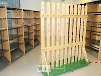 Houten kapstok op wielen - afbeelding 1 van  2