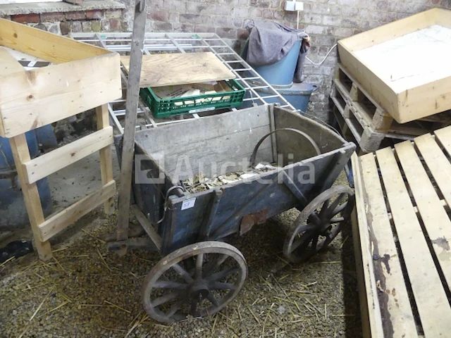Houten kar en kruiwagen voor decoratie - afbeelding 1 van  6