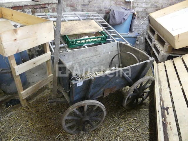 Houten kar en kruiwagen voor decoratie - afbeelding 3 van  6